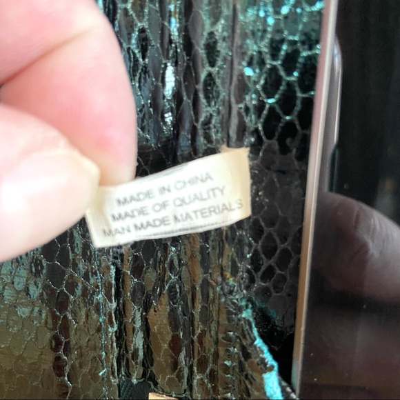 Nine West Emerald Green Metallic Snakeskin Zip IPad Cover - Picture 7 of 12